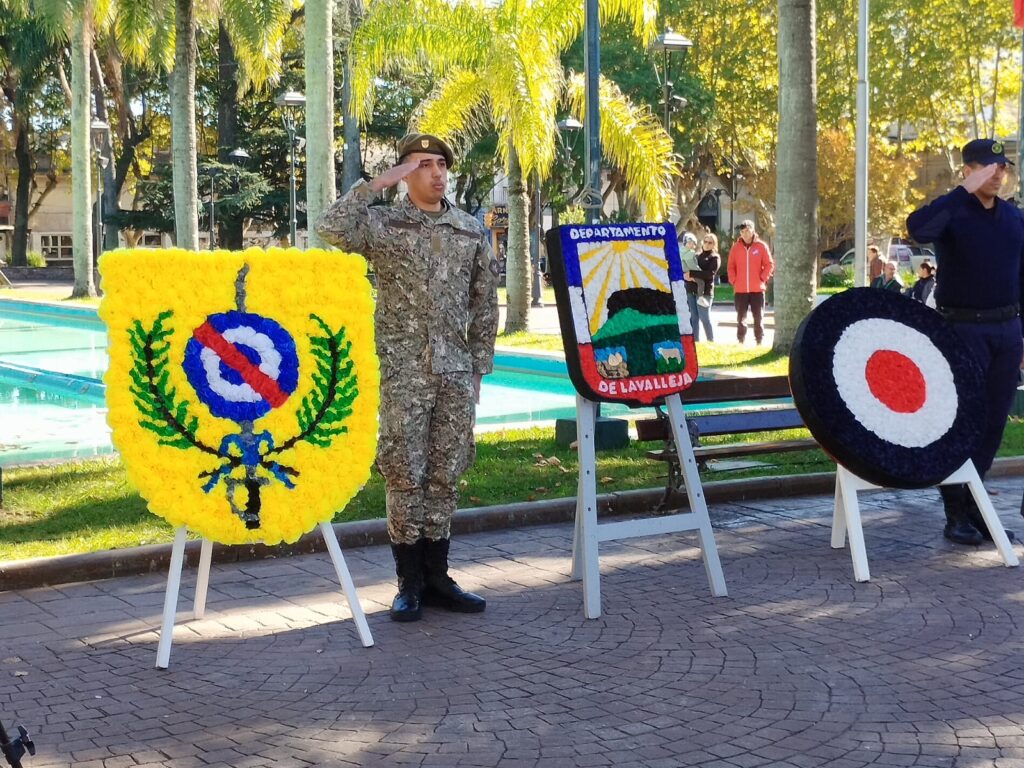 Ofrendas florales en homenaje a la Batalla de las Piedras.