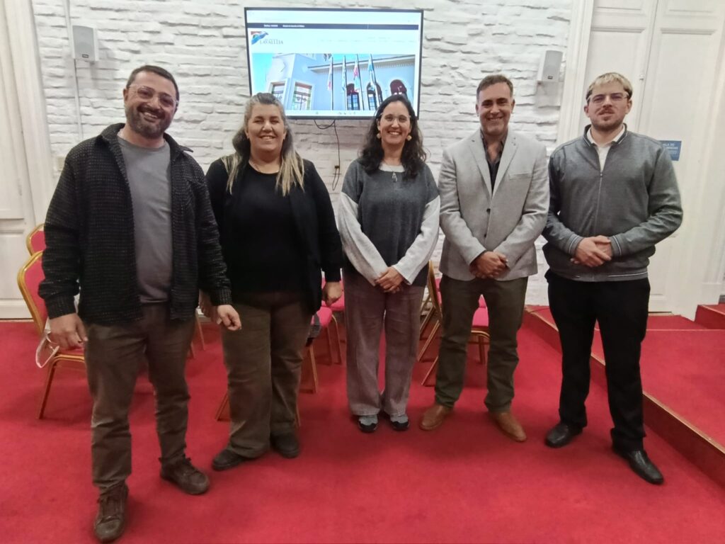 Ediles Mauro Álvarez, Paola Rojas, Ana Laura Nis, Luis Carresse y el funcionario de la JDL Serafín Cirullo.