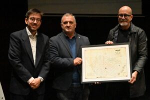 Ximénez y De los Santos le obsequiaron al decano Danza un plano de Minas de 1886. 
