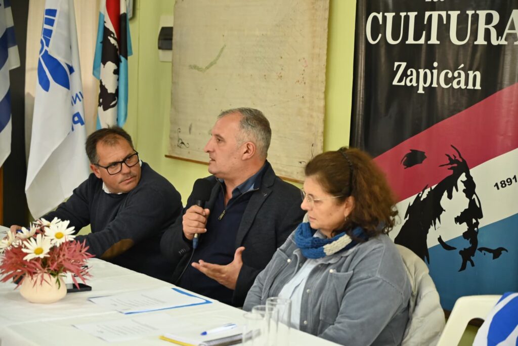 Intendente Ximénez encabezando un nuevo Consejo de Lavalleja (Foto e información: Prensa IDL)