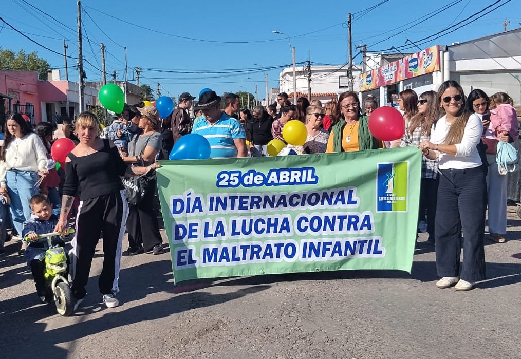 Una vista de la caminata realizada por el Caif Santa Clara del barrio Estación.