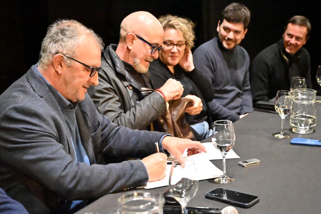 Firma de convenios entre la IDL y la Facultad de Arquitectura (Foto: Prensa IDL)