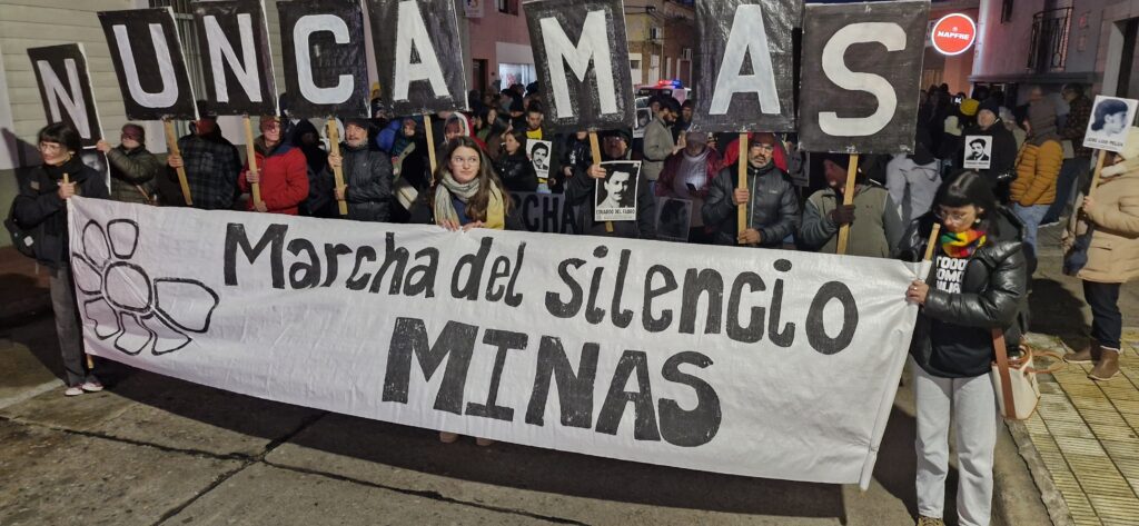 La marcha minuana contó con una fuerte presencia de jóvenes.