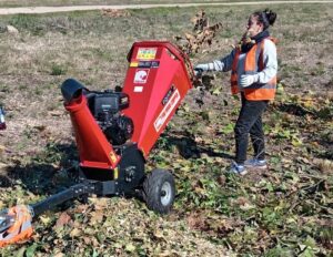 Máquina chipeadora del área de Parques y Plazas Públicas de la IDL