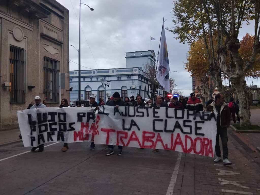 Marcha organizada por AFUM ayer de tarde en Minas.