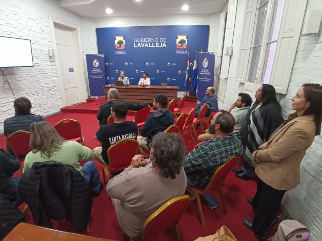 Parte de los concurrentes al taller.