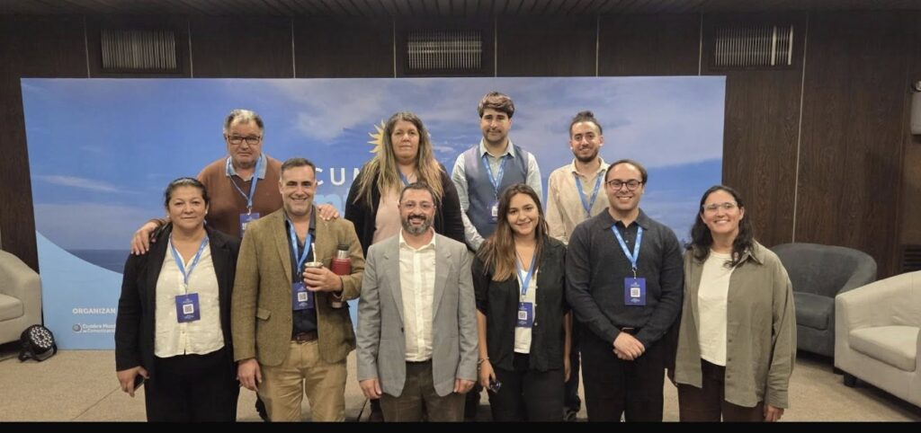 Luis Carresse y los ediles del Frente Amplio y el Partido Nacional en la XXIV Cumbre de Comunicación Política