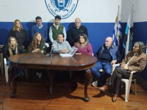 Verónica Machado acompañada por la bancada de ediles del Partido Nacional.