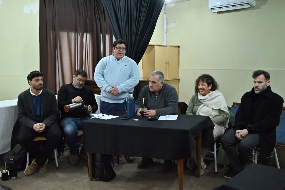 Gonzalo Ferres, Daniel Urquiola, alcalde Joaquín Cabana, intendente Daniel Ximénez, Yliana Zeballos y Ramiro Prieto, en el Consejo de Lavalleja (Foto: Prensa IDL)