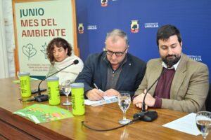 Daniel Ximénez y Marcelo Sadres de Alur en plena firma de convenio (Foto: Prensa IDL)