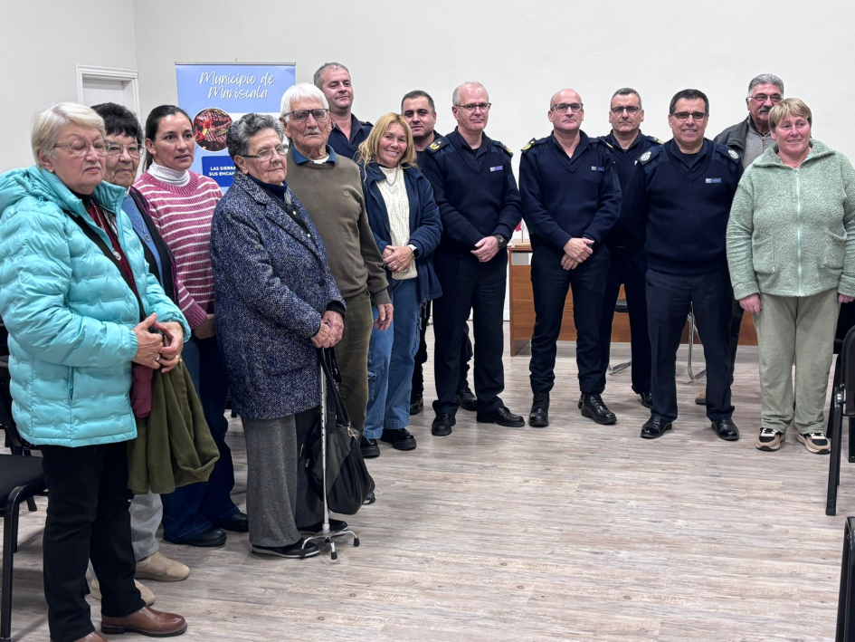 Reunión del Comando con vecinos de Mariscala (Foto: Prensa Jefatura de Policía de Lavalleja)