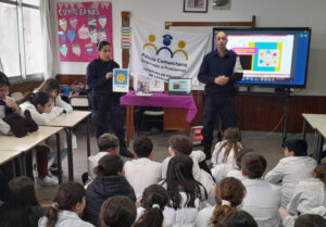 Taller de Gestión emocional en Escuela 1 de Minas (Foto: Prensa Jefatura de Policía de Lavalleja)