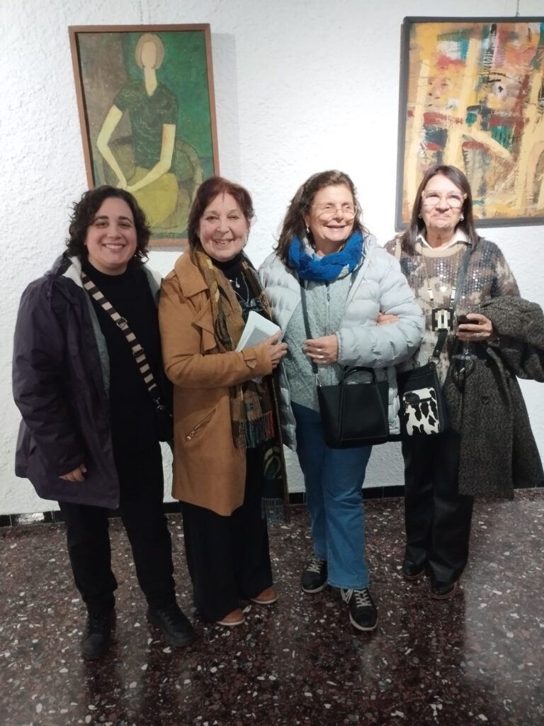 La secretaria general de la IDL Arianna Bentos acompañó a la directiva de Amigos del Arte: Paola Barrientos, Olimpia Maidana y Anahí Fuentes.