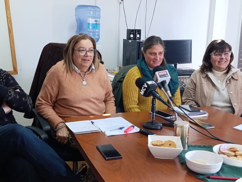 Autoridades que participaron de la conferencia de prensa.