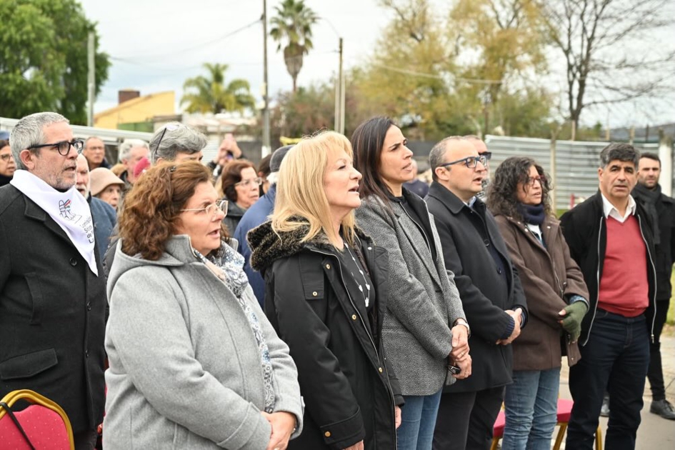 Carolina Cosse, vicepresidenta de la República, participó en la inauguración de la placa de señalización de memoria en Minas (Foto: Prensa IDL).
