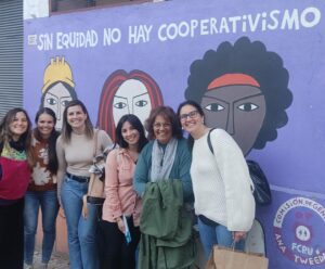 Integrantes de la cooperativa Nuestra Siembra Victoria Mazzoni, Natalia Toledo, Carolina Planell, Lucía García, Adriana López y Paola Rojas.