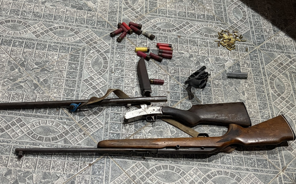 Armas incautadas en el vehículo detenido en ruta 7 (Foto: Prensa Jefatura de Policía de Lavalleja)