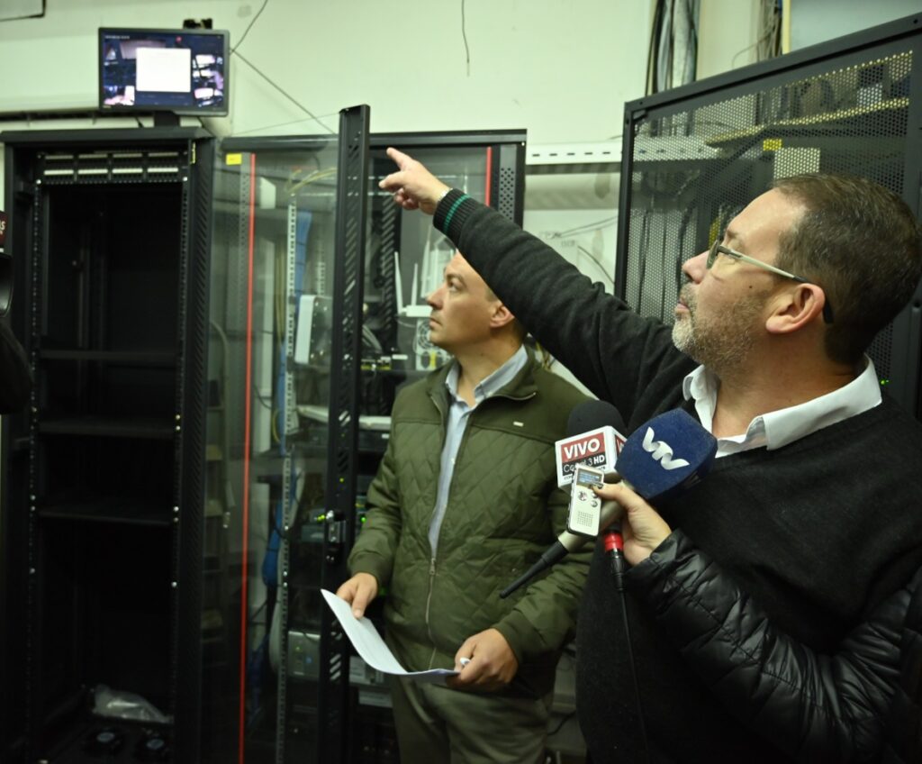 Luis Eduardo Díaz y Horacio Casanova, integrantes del Área de Tecnologías de la Información de la IDL. (Foto: Prensa IDL)
