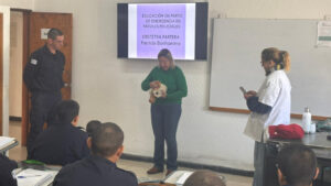 Instructora en parto de emergencia en móviles (Foto: Prensa Jefatura de Policía de Lavalleja)