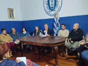 Integrantes de la Comisión Departamental del Partido Nacional, durante la conferencia de prensa.
