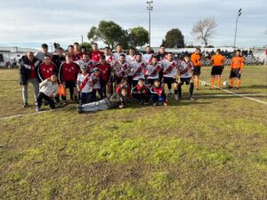 El Club Atlético Barrio Olímpico, bi campeón Minuano, logró una celebrada victoria ante San Carlos y sacó una linda ventaja para la revancha en tierras carolinas. (Foto: Gonzalo Martínez).