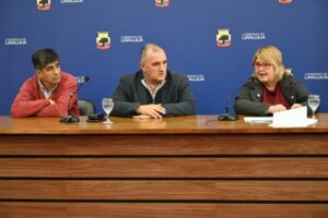 Javier Umpiérrez, Daniel Ximénez y Sandra Lazo en ronda de prensa en la IDL (Foto: Prensa IDL)