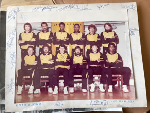 Peñarol 1982.Parados: Hebert Núñez, Joe Mc Call, Bo Jackson, James Wells, José Pedro Malet y Daniel Wenzel. 
entados: Roberto Bomio, Juan Andrés Blanc, Gustavo Tito, Lincoln Pérez, Álvaro Tito y Alejandro Trías.

