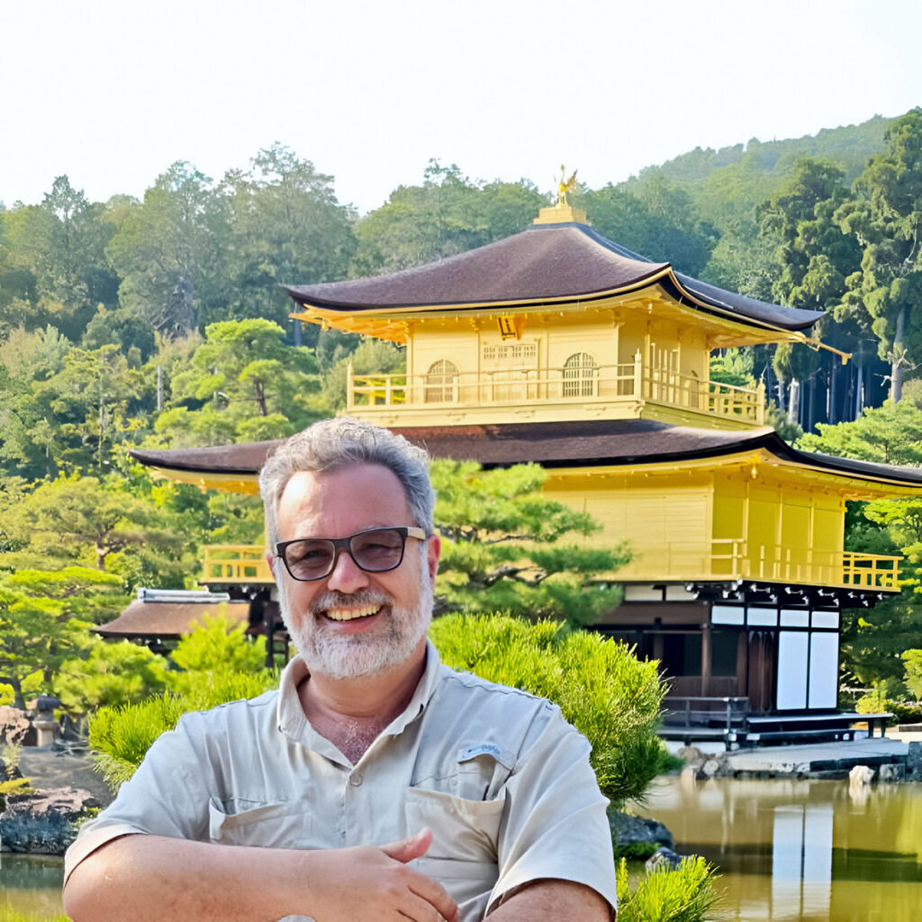 Arquitecto Eliseo Cabrera