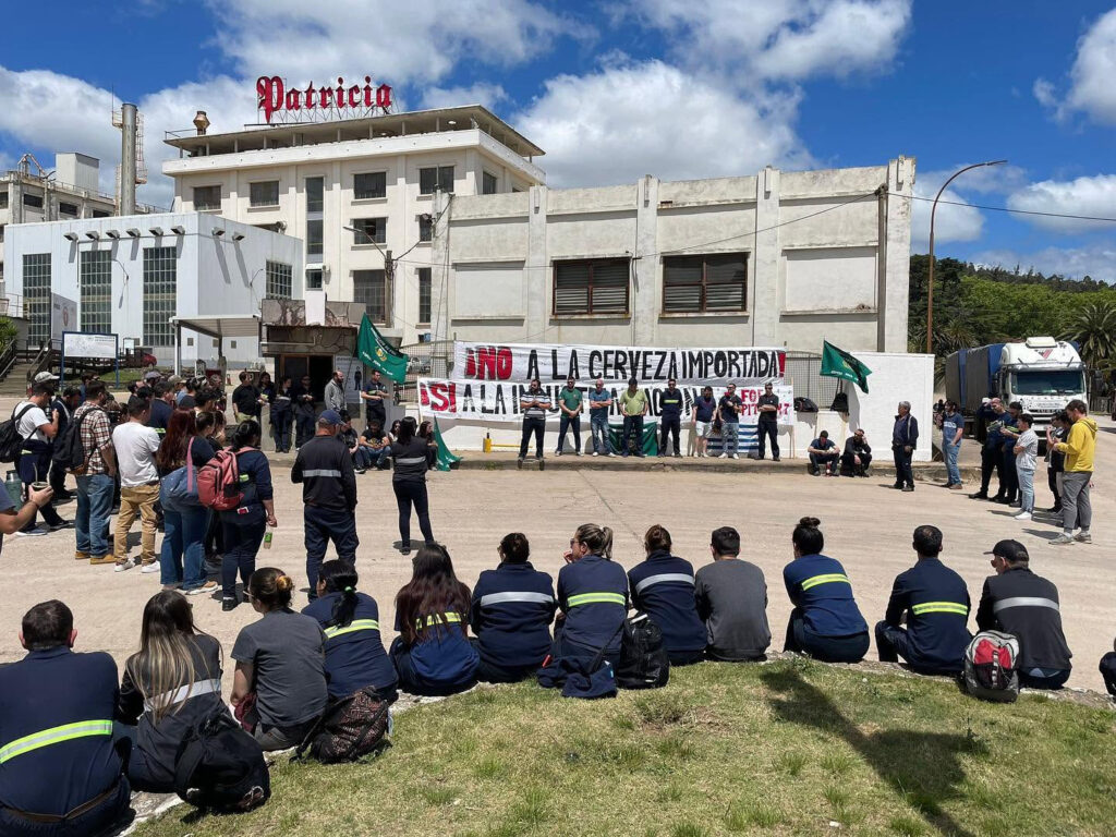 Sindicato de FNC instaló su carpa en la rotonda de las rutas 8 y 12, en el ingreso a Minas desde Montevideo.