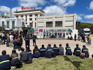Sindicato de FNC instaló su carpa en la rotonda de las rutas 8 y 12, en el ingreso a Minas desde Montevideo.