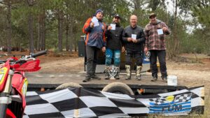 Pedro Fernández tras recibir su premio en el Enduro