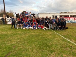 Nacional de Florida celebró la permanencia en la Divisional “A” de OFI en cancha de Barrio Olímpico. (Foto: Gonzalo Martínez).