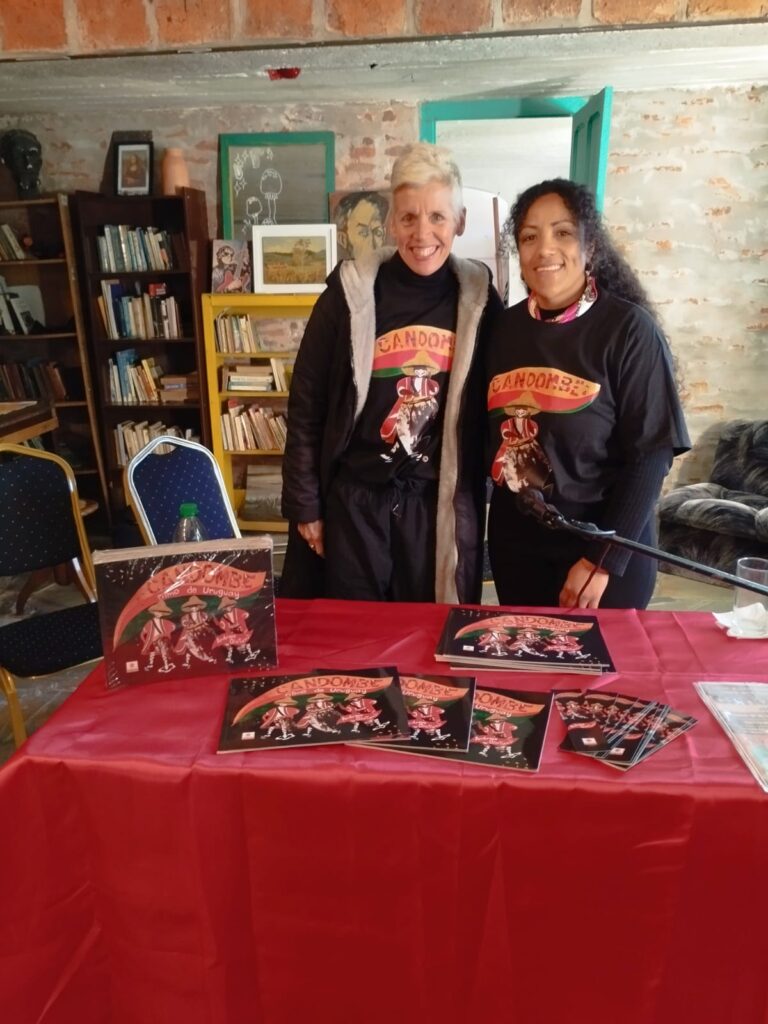 Valeria Barreto -organizadora- y Andrea Olatanji en La Casa Encantada.