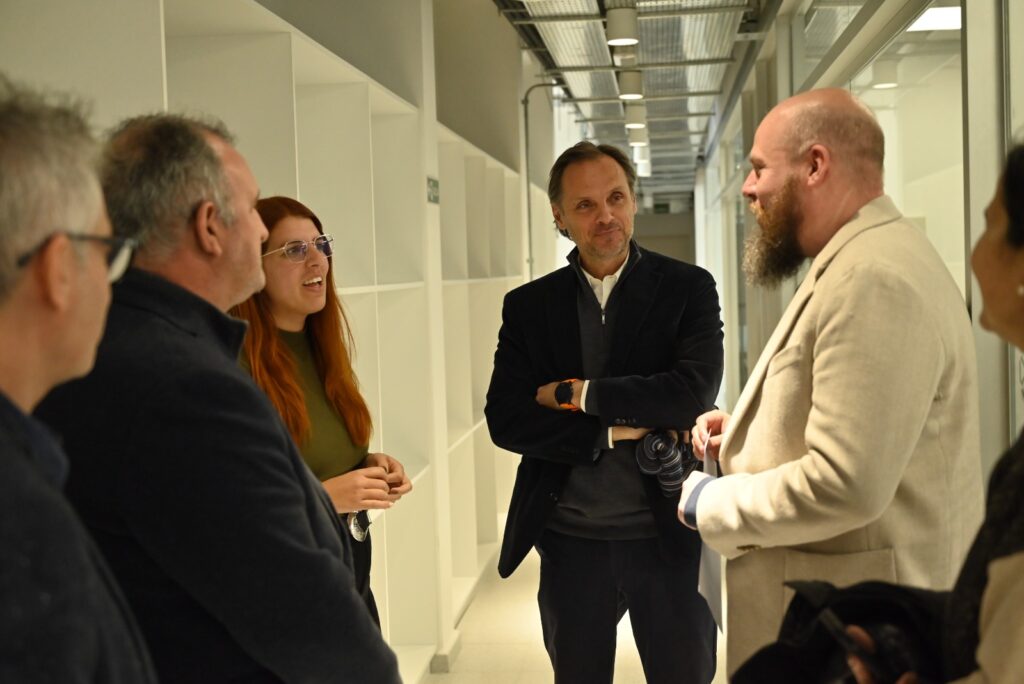 Stefano Pettinato, visitó la UTEC con el intendente Ximénez, donde fue recibido por el director Ezequiel Alemán y su equipo (Foto: Prensa IDL)