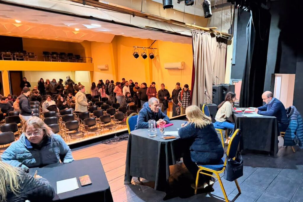 En Casa de la Cultura se realizó instancia de Uruguay Impulsa con las 97 personas sorteadas (Foto: Prensa IDL)