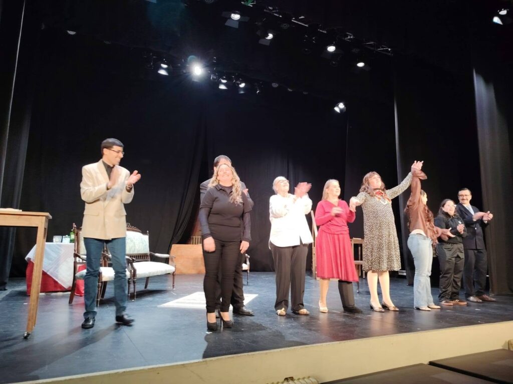 Raquel Marchese en una escena de “Damas y Caballeros” con dirección de Raquel Silva.