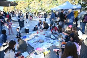 Plaza Serrana, color, música, entretenimiento en las plazas de Minas para chicos y grandes (Foto: Prensa IDL)