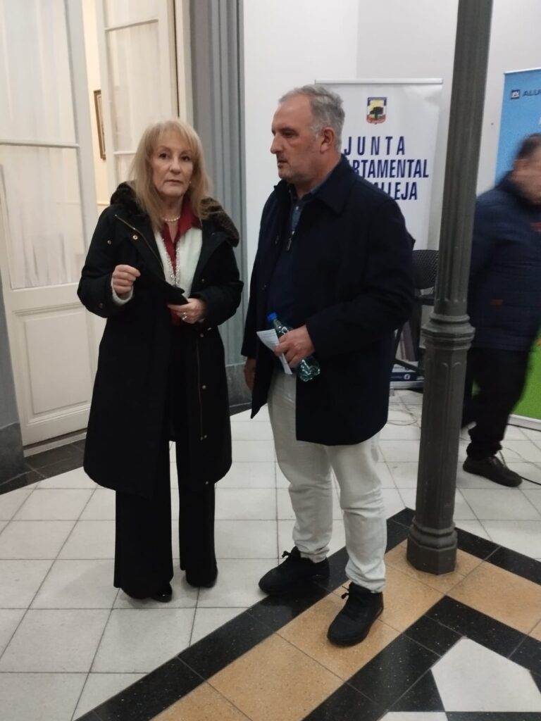 Carolina Cosse y Daniel Ximénez, momentos antes de ingresar a la JDL.
