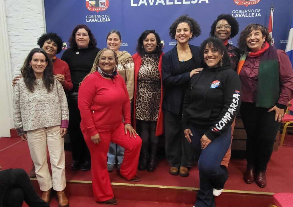Organizadoras y participantes de la actividad.