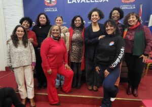 Organizadoras y participantes de la actividad.