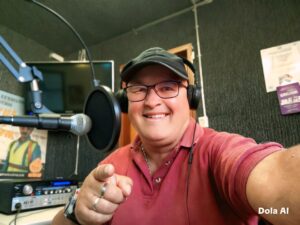 Julio González, conductor radial en Adeom FM 98.5