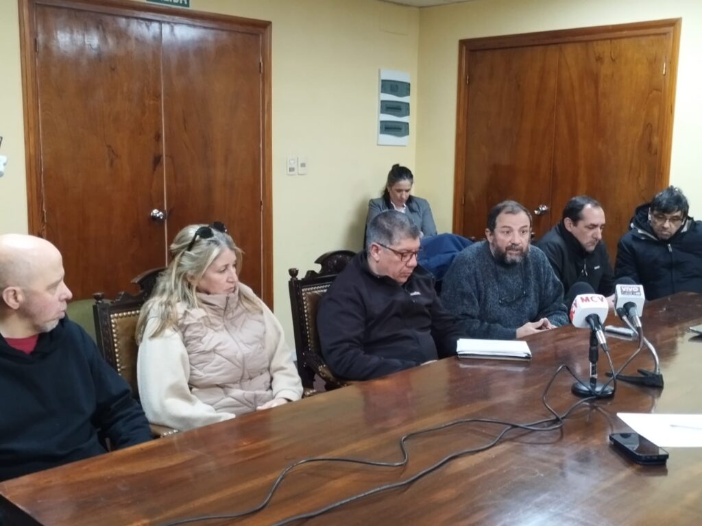 Integrantes de ADEOM Lavalleja fueron recibidos por la comisión de Recepción de la JDL.