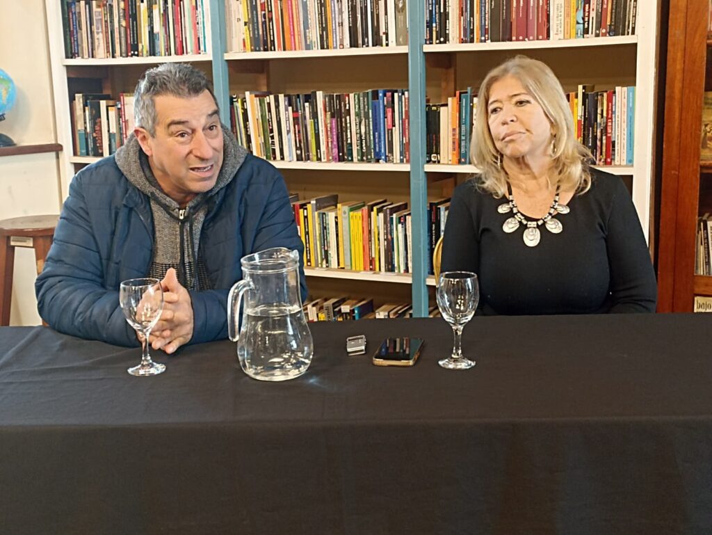 Directora de Cultura Mariela Leis y el director de la Escuela de Teatro de la IDL Eduardo Cotto.