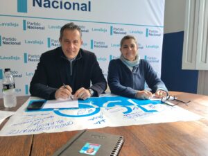 Mario García y Adriana Peña en conferencia de prensa realizada ayer.