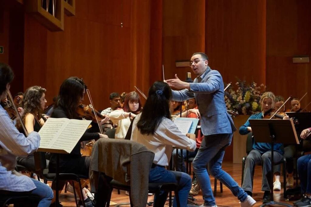 Juan Ignacio Beracochea dirigiendo en México.