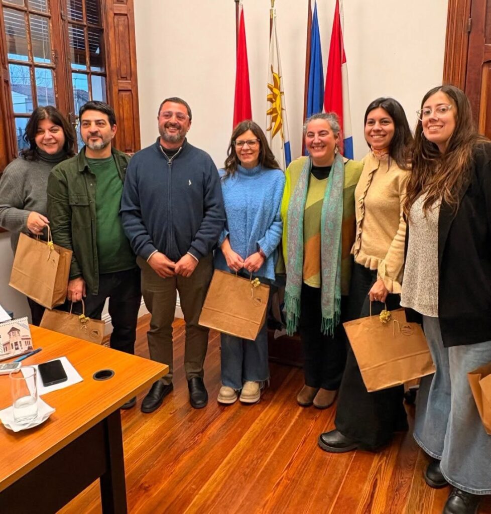 Álvarez recibió a autoridades de INAU en la JDL.