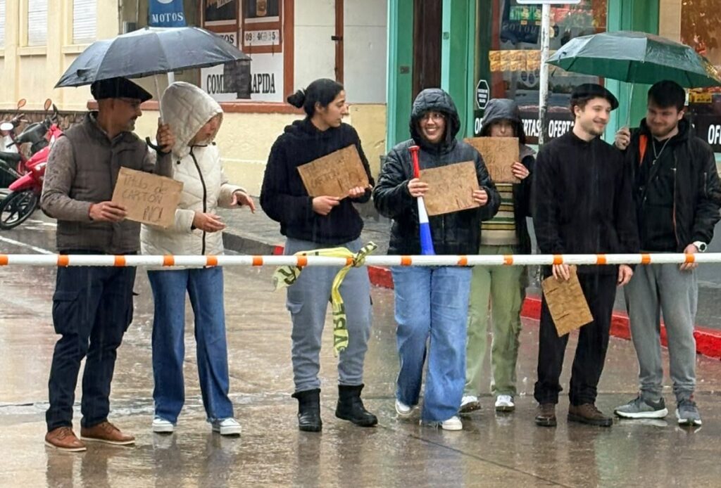 Estudiantes del IFD se movilizaron jueves y viernes en Minas.