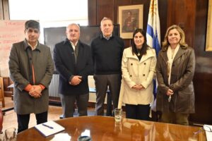 Importante reunión entre el ministro Oddone, el intendente Ximénez y legisladores del departamento por tema FNC (Foto: Prensa IDL)