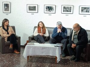 Panelistas de la charla sobre el Padre Cacho
