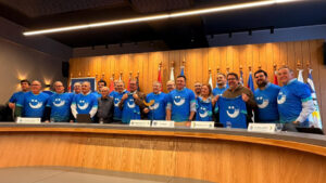 Daniel Ximénez y los intendentes de todo el país con la camiseta de la Pérez Scremini (Foto: Congreso de Intendentes)